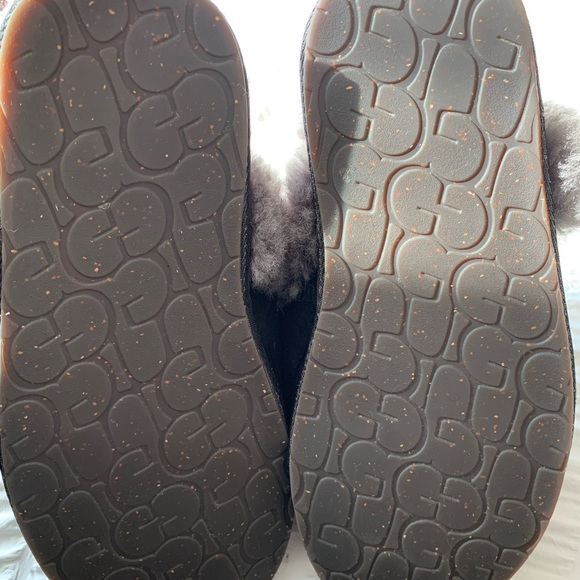 UGG suede and sheepskin woman’s black and grey slippers size 8 - Picture 9 of 12